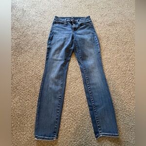 Women’s GAP True Skinny Jeans 👖